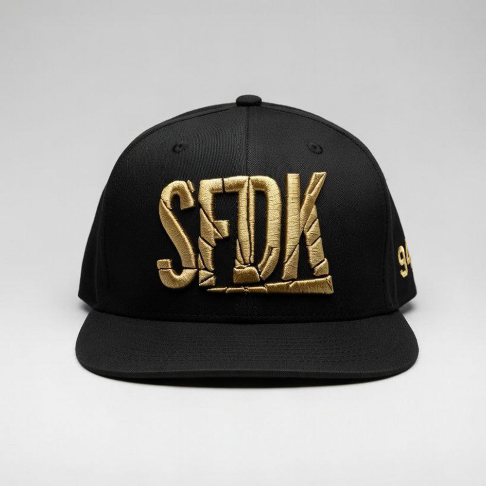 Gorra negra visera plana "GOLDEN"