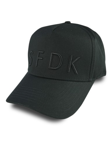 Gorra negra visera curva letras negras "SFDK"