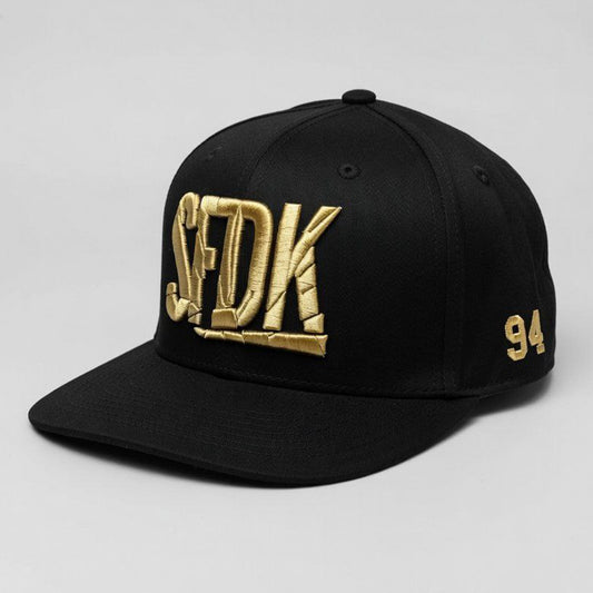 Gorra negra visera plana  "GOLDEN"