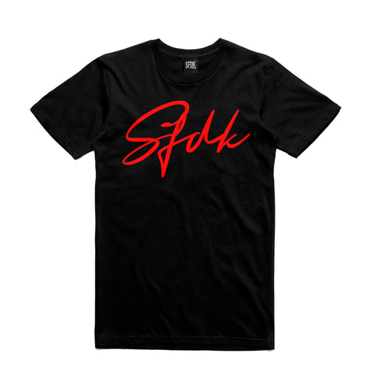 Camiseta negra letras rojas terciopelo "VELVET"